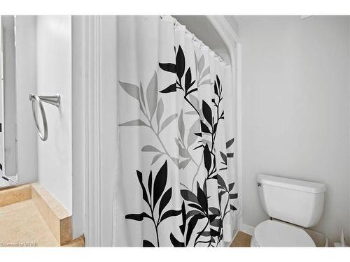 84 Everglade Crescent, Kitchener, ON - Indoor Photo Showing Bathroom