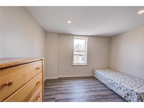 15 Todd Street, Cambridge, ON - Indoor Photo Showing Bedroom