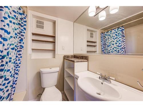 15 Todd Street, Cambridge, ON - Indoor Photo Showing Bathroom