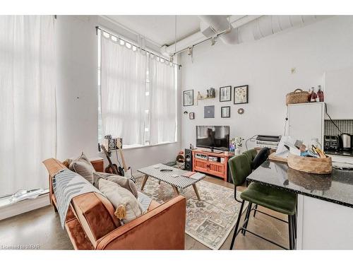 217-404 King Street W, Kitchener, ON - Indoor Photo Showing Living Room