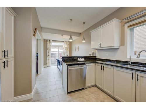 2110 Countrystone Place, Kitchener, ON - Indoor Photo Showing Kitchen
