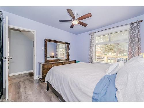 102 Elmwood Avenue, Cambridge, ON - Indoor Photo Showing Bedroom