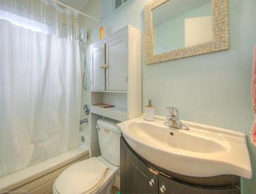 12 Christopher Drive, Cambridge, ON - Indoor Photo Showing Bathroom