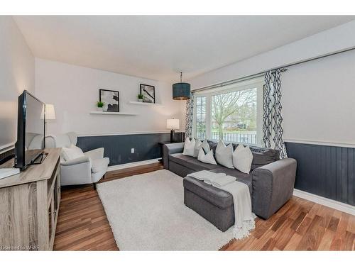 14 Baird Avenue, Kitchener, ON - Indoor Photo Showing Living Room