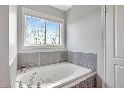 32 Apple Ridge Drive, Kitchener, ON - Indoor Photo Showing Bathroom