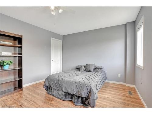 32 Apple Ridge Drive, Kitchener, ON - Indoor Photo Showing Bedroom