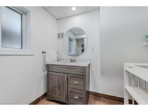 250 Royal Street, Waterloo, ON - Indoor Photo Showing Bathroom