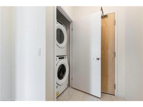 1507-104 Garment Street, Kitchener, ON - Indoor Photo Showing Laundry Room