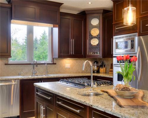 15 River Run Place, Conestogo, ON - Indoor Photo Showing Kitchen With Upgraded Kitchen