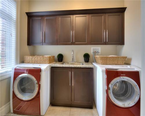 15 River Run Place, Conestogo, ON - Indoor Photo Showing Laundry Room