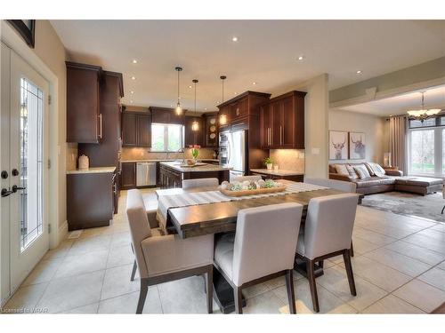 15 River Run Place, Conestogo, ON - Indoor Photo Showing Dining Room