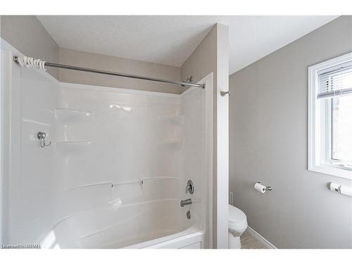 17C-931 Glasgow Street, Kitchener, ON - Indoor Photo Showing Bathroom