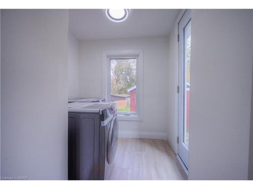 128 Homewood Avenue, Kitchener, ON - Indoor Photo Showing Laundry Room