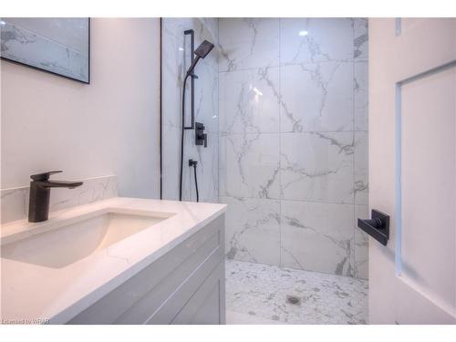 128 Homewood Avenue, Kitchener, ON - Indoor Photo Showing Bathroom