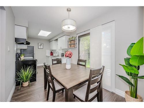 557 Holly Avenue, Milton, ON - Indoor Photo Showing Dining Room