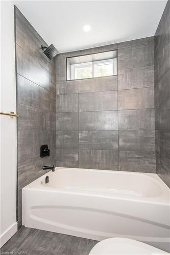 373 Hillcrest Road, Cambridge, ON - Indoor Photo Showing Bathroom
