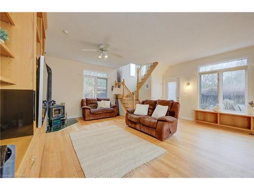 1747 Queenston Road, Cambridge, ON - Indoor Photo Showing Living Room