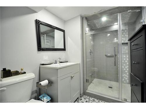 5-5-215 Glamis Road, Cambridge, ON - Indoor Photo Showing Bathroom