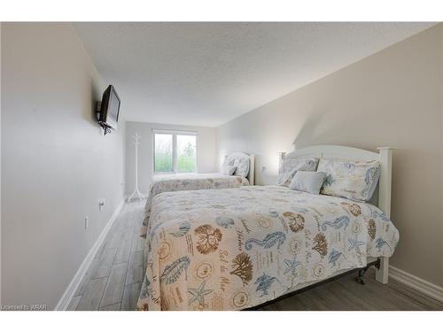 104-9 Pine Street, Grand Bend, ON - Indoor Photo Showing Bedroom