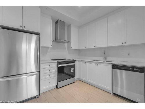 331-55 Duke Street W, Kitchener, ON - Indoor Photo Showing Kitchen With Upgraded Kitchen
