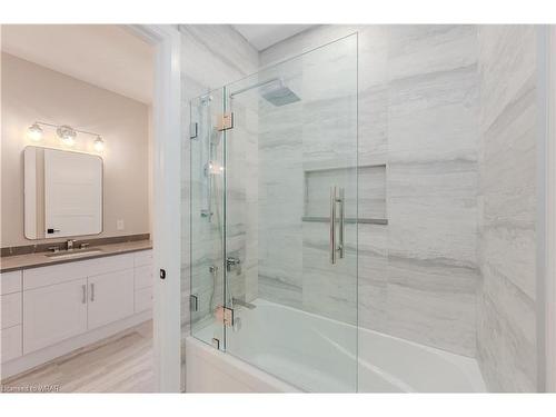 230 Stanley Drive, Waterloo, ON - Indoor Photo Showing Bathroom