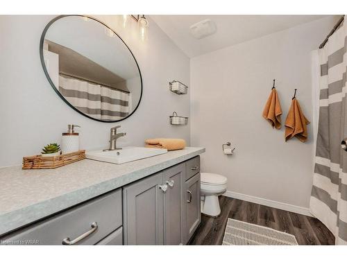 13C-50 Howe Drive, Kitchener, ON - Indoor Photo Showing Bathroom