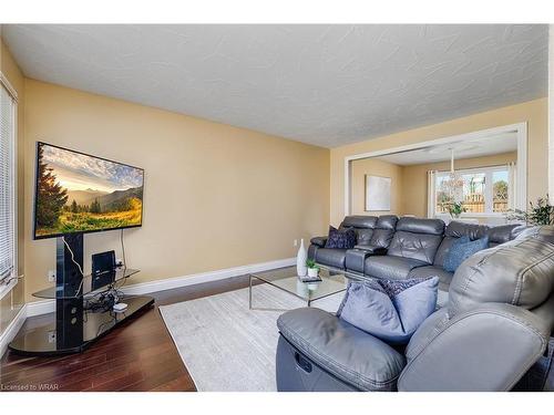 475 Victoria Avenue S, Listowel, ON - Indoor Photo Showing Living Room