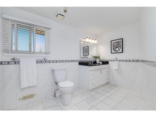 475 Victoria Avenue S, Listowel, ON - Indoor Photo Showing Bathroom