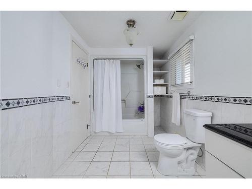 475 Victoria Avenue S, Listowel, ON - Indoor Photo Showing Bathroom
