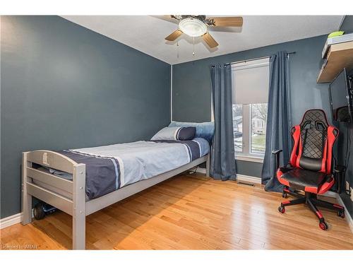 288 Salisbury Avenue, Cambridge, ON - Indoor Photo Showing Bedroom