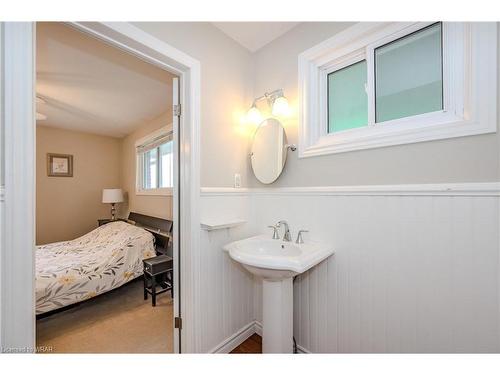 5496 Wellington Rd 86 Road, Guelph, ON - Indoor Photo Showing Bathroom