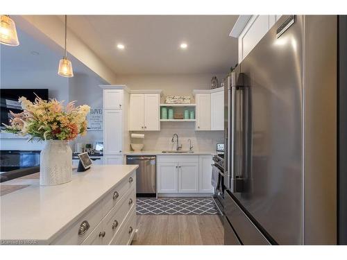 34 Curren Crescent, Tillsonburg, ON - Indoor Photo Showing Kitchen With Upgraded Kitchen