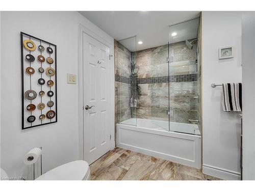 1317 Aldridge Crescent, Burlington, ON - Indoor Photo Showing Bathroom
