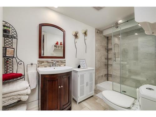 1317 Aldridge Crescent, Burlington, ON - Indoor Photo Showing Bathroom
