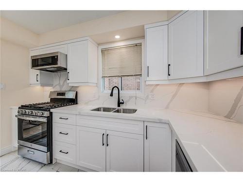 309 Bushview Crescent, Waterloo, ON - Indoor Photo Showing Kitchen With Double Sink