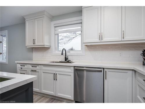 15 Westbrook Place, Cambridge, ON - Indoor Photo Showing Kitchen