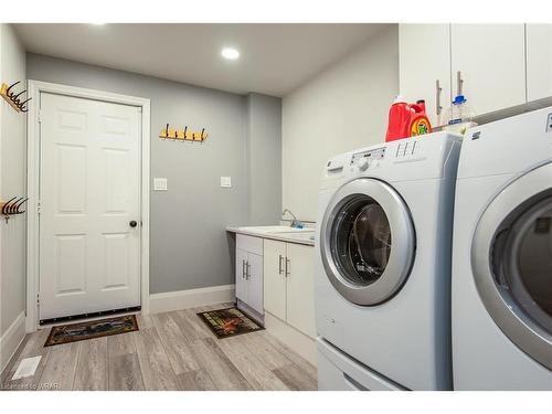 15 Westbrook Place, Cambridge, ON - Indoor Photo Showing Laundry Room