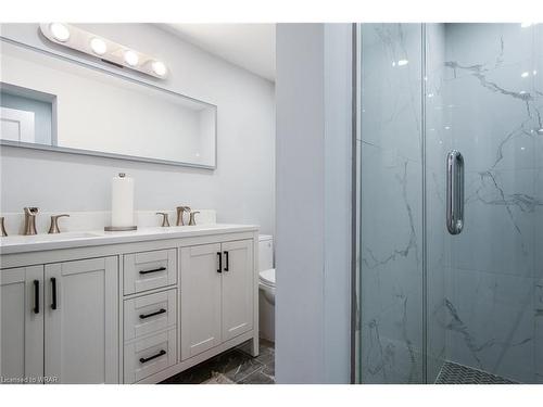 15 Westbrook Place, Cambridge, ON - Indoor Photo Showing Bathroom