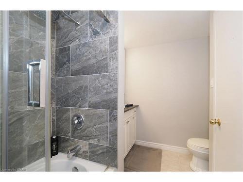 1-320 Traynor Avenue, Kitchener, ON - Indoor Photo Showing Bathroom