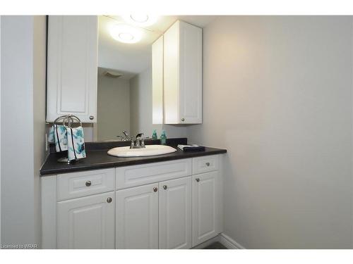 1-320 Traynor Avenue, Kitchener, ON - Indoor Photo Showing Bathroom