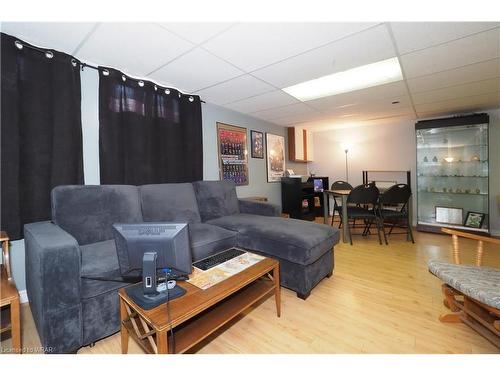 1-320 Traynor Avenue, Kitchener, ON - Indoor Photo Showing Living Room