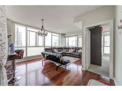 3104-225 Webb Drive, Mississauga, ON - Indoor Photo Showing Living Room