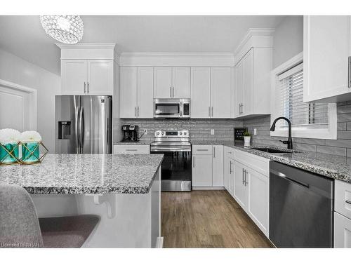 904 Chapel Hill Court, Kitchener, ON - Indoor Photo Showing Kitchen With Stainless Steel Kitchen With Upgraded Kitchen