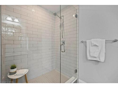 904 Chapel Hill Court, Kitchener, ON - Indoor Photo Showing Bathroom