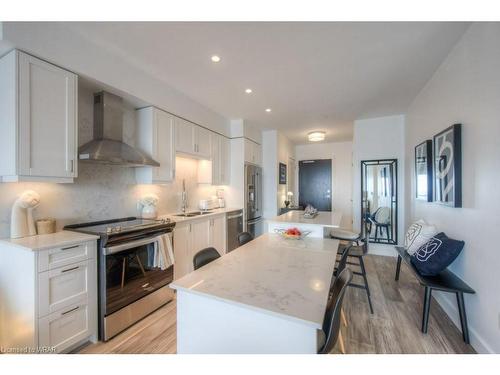 1511-50 Grand Avenue S, Cambridge, ON - Indoor Photo Showing Kitchen With Upgraded Kitchen