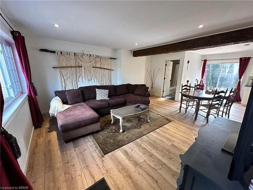 1441 Waynco Road, Cambridge, ON - Indoor Photo Showing Living Room