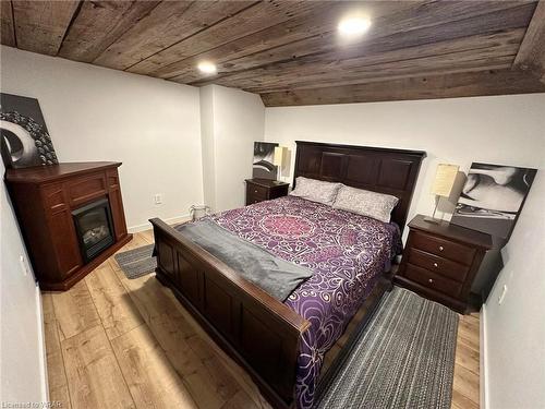 1441 Waynco Road, Cambridge, ON - Indoor Photo Showing Bedroom