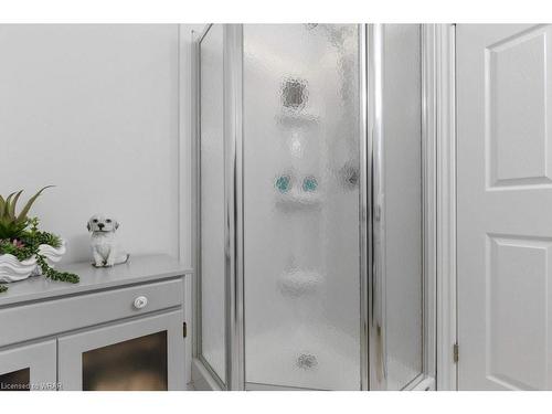 2 Knox Court, Kitchener, ON - Indoor Photo Showing Bathroom