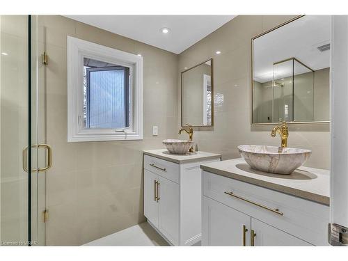 92 Mayfield Avenue, Waterloo, ON - Indoor Photo Showing Bathroom