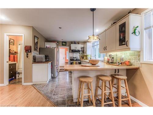 32 Holly Trail, Puslinch, ON - Indoor Photo Showing Kitchen